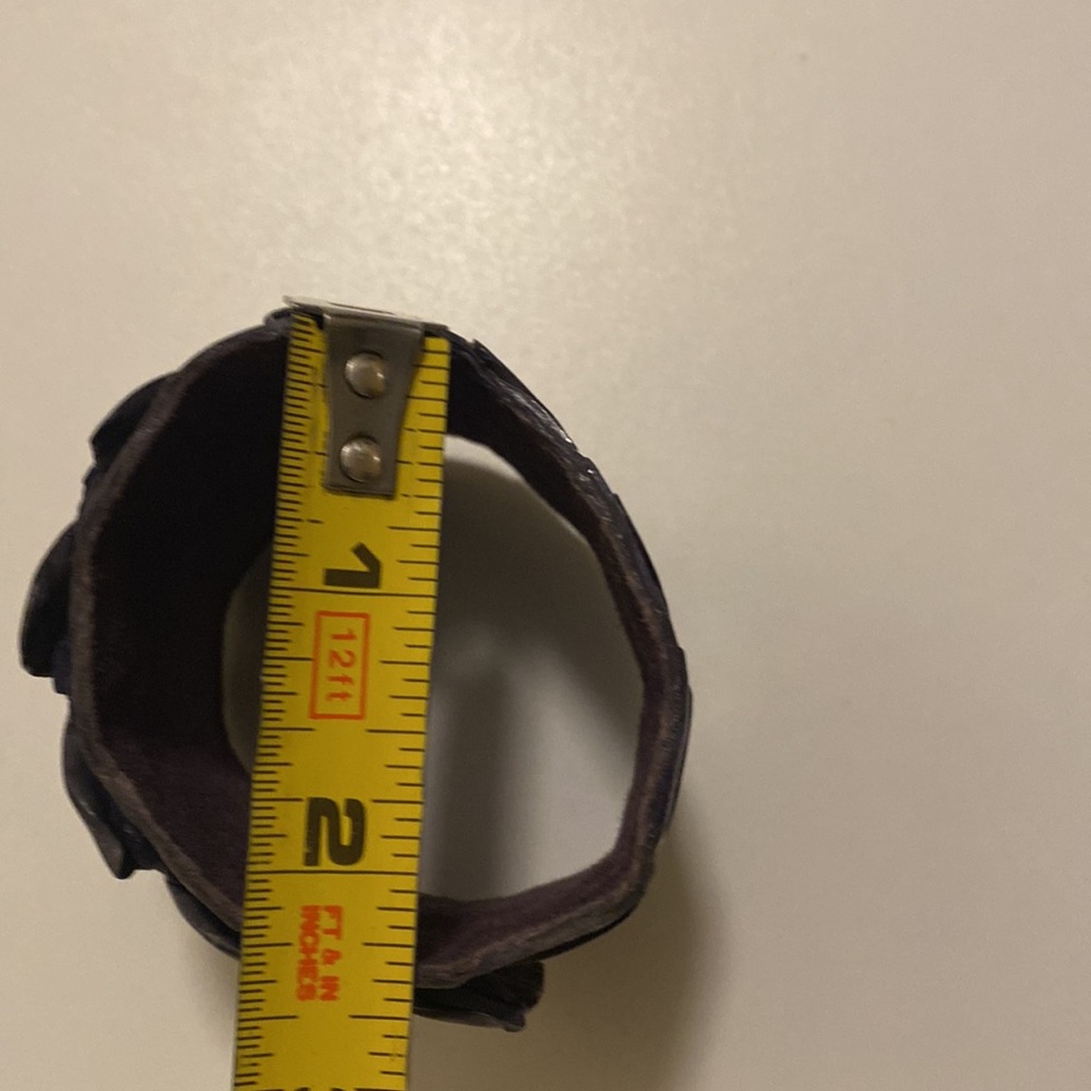 Ndau Grey Crocodile Leather Cuff - Picture 9 of 9